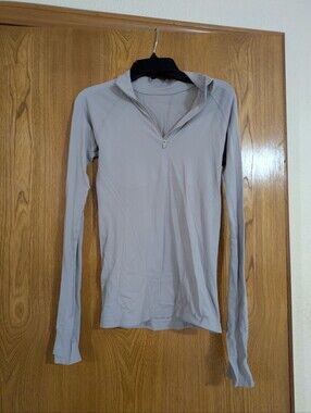 Athleta Light Gray Women's Long-Sleeve Quarter-Zip Top